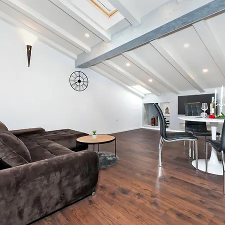 Deluxe A&a - 2 * Rovinj