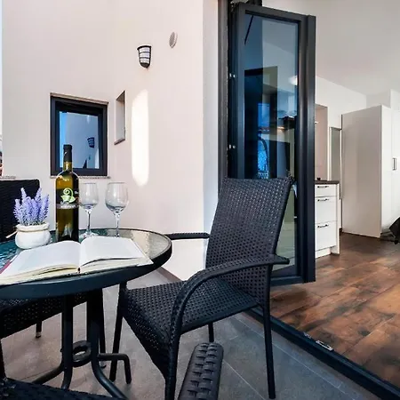 Deluxe A&a - 2 Apartment *