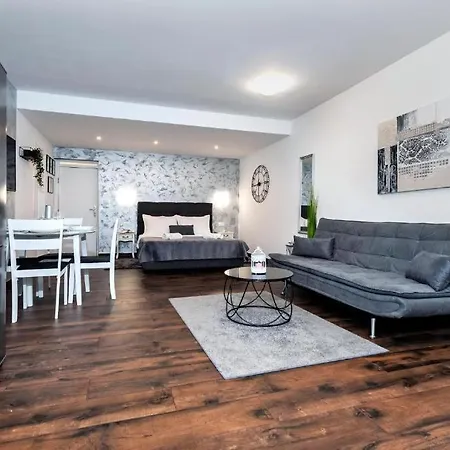 Deluxe A&a - 2 Apartment *