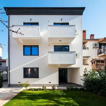 Deluxe A&a - 2 * Ρόβινι