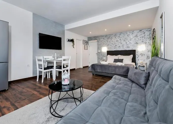 Deluxe A&a - 2 רוביני