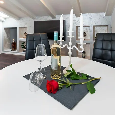 Apartment Deluxe A&a - 2 *