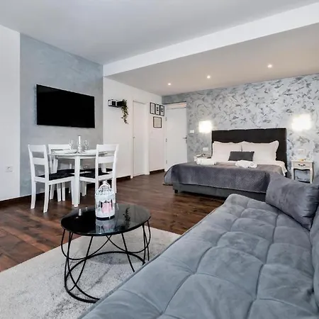 Deluxe A&a - 2 רוביני