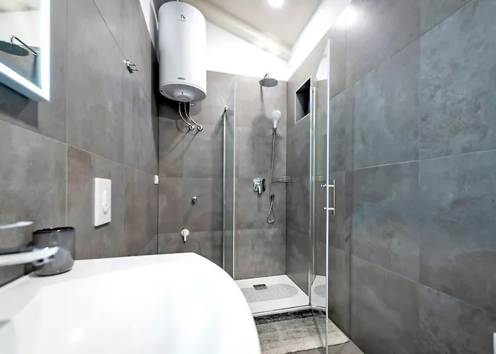 Deluxe A&a - 2 * רוביני