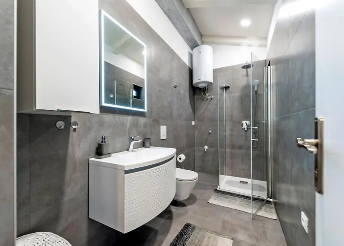 Deluxe A&a - 2 רוביני