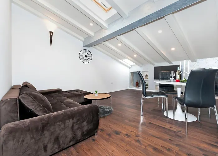 Deluxe A&a - 2 * רוביני