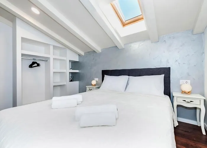 Deluxe A&a - 2 רוביני