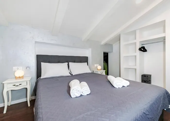 Deluxe A&a - 2 * רוביני