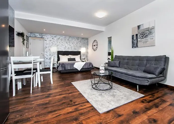 Deluxe A&a - 2 * רוביני