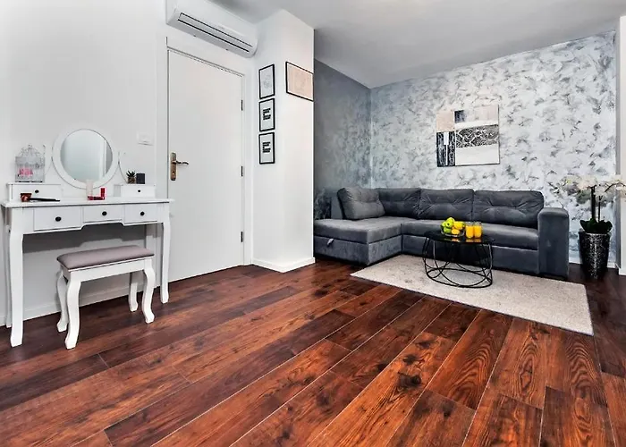 Deluxe A&a - 2 רוביני