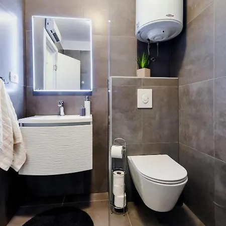 Deluxe A&a - 2 Apartment *