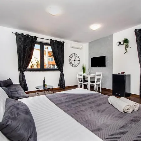 Apartment Deluxe A&a - 2 *