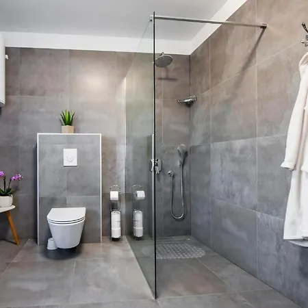 Deluxe A&a - 2 Apartment *