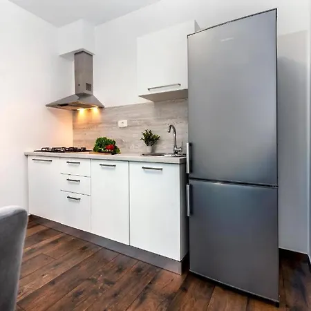 Deluxe A&a - 2 Apartment *